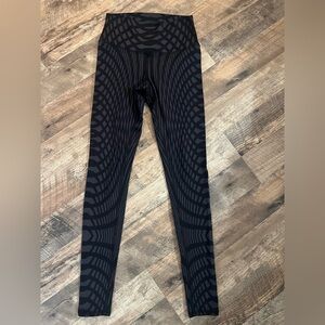 ALO Yoga Black and Charcoal Geometric Leggings